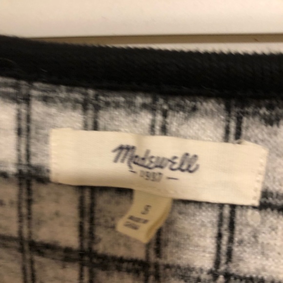 Stylish top! - Picture 2 of 2